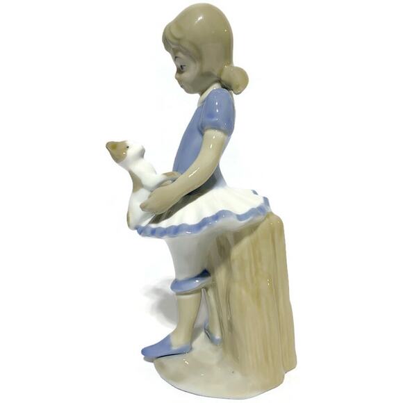 Castille Ballerina Girl With Cat Porcelain Figurine 8.5" In Style of Lladro - Picture 6 of 7